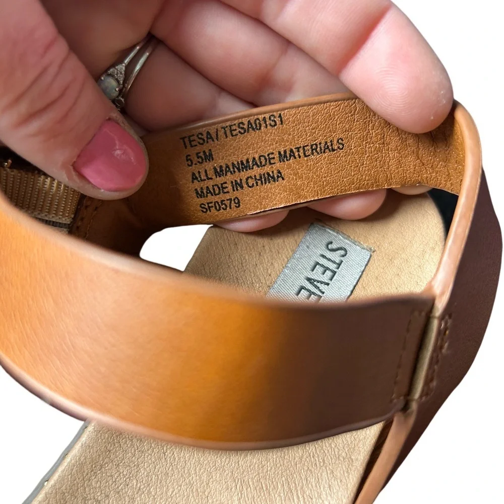 Steve Madden kids Tan Sandals with straps